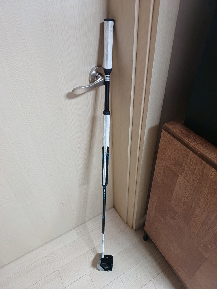 테일러메이드 스파이더 제로토크 브룸스틱 퍼터--5