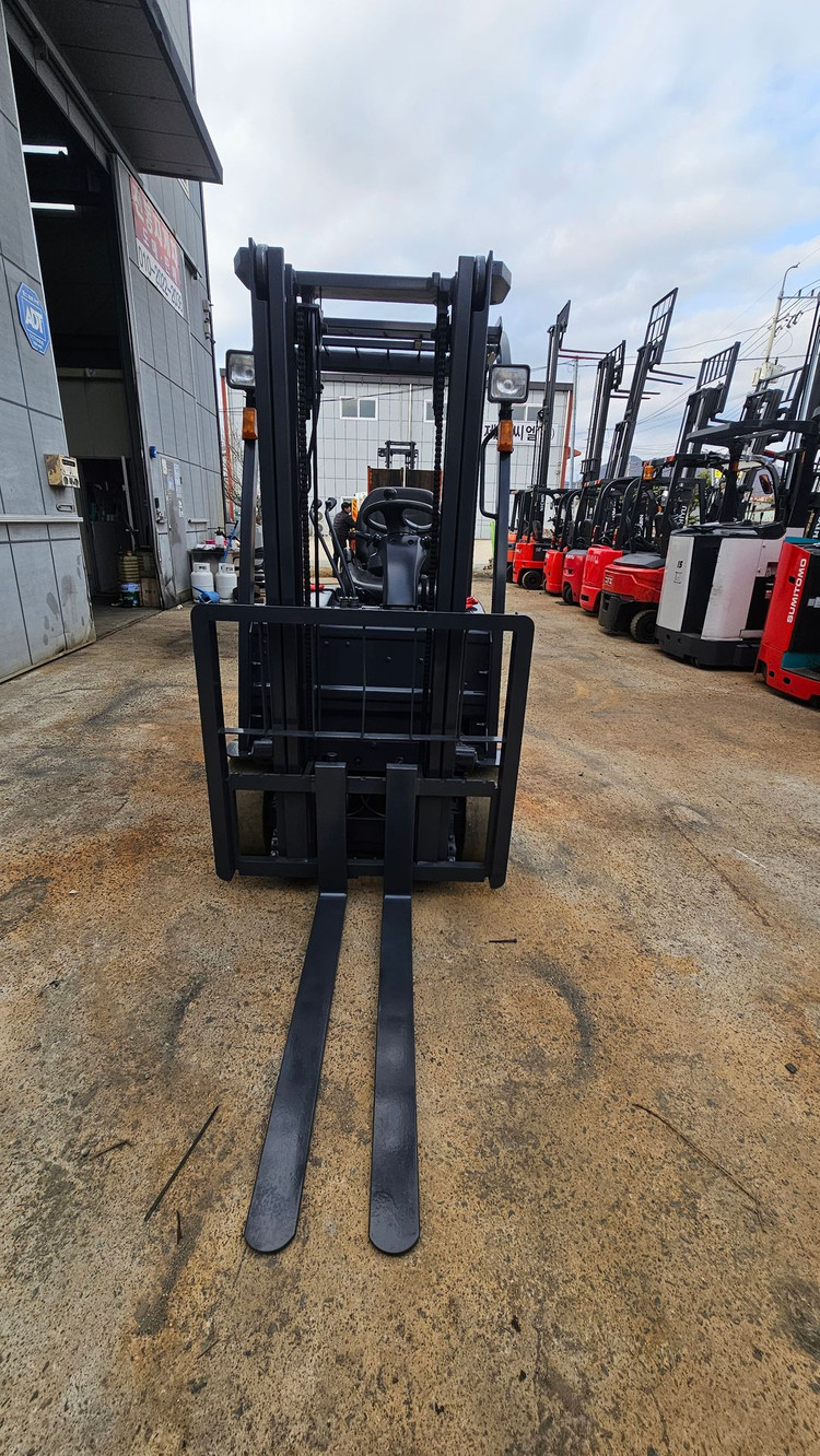 2014년식 최신형 니찌유 좌식 삼륜 1톤 전동지게차 3M 좁은곳OK 550만--2