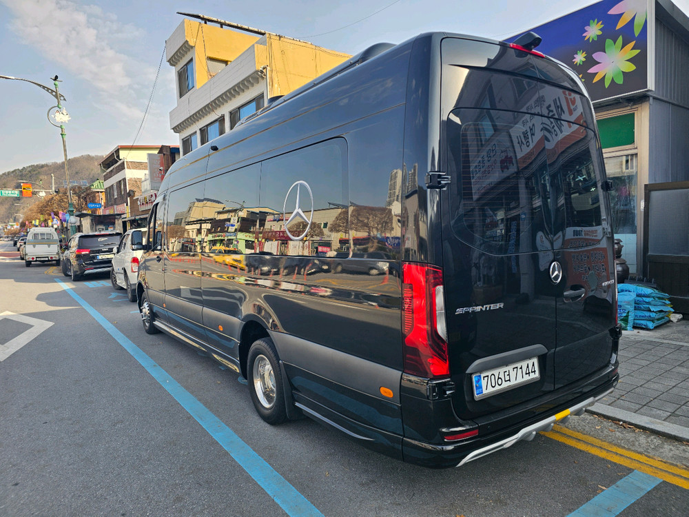 W907 벤츠 스프린터 519 엑스트라 롱바디 15/16인승 에스모터스 출고차량 판매합니다.--1