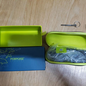 패션용품 : 선글라스, 지갑, 블랙야크 등산복, 넥타이, 스타벅스 크로스백, 향수 등