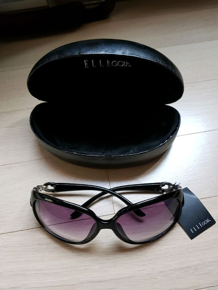 패션용품 : 선글라스, 지갑, 블랙야크 등산복, 넥타이, 스타벅스 크로스백, 향수 등--1