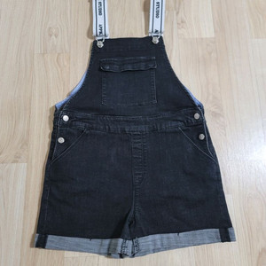 여아여름옷140.3장일괄 4천원. 멜빵 반바지. 프릴티2장(세탁만한 새옷)