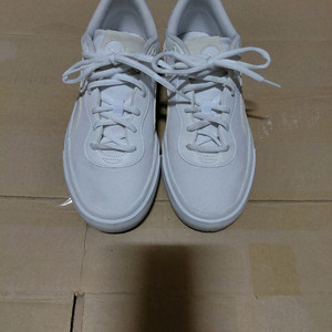 [푸마]카프리 로얄 화이트아이보리 스니커즈 275사이즈