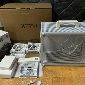 ZZAW C2P 화이트 알루미늄 케이스 + 650W 화이트 ATX 파워 + ARGB 팬 4개 일괄 팝니다.