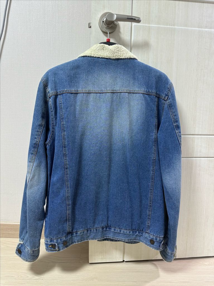 리바이스 양털 자켓 팝니다. 이미지