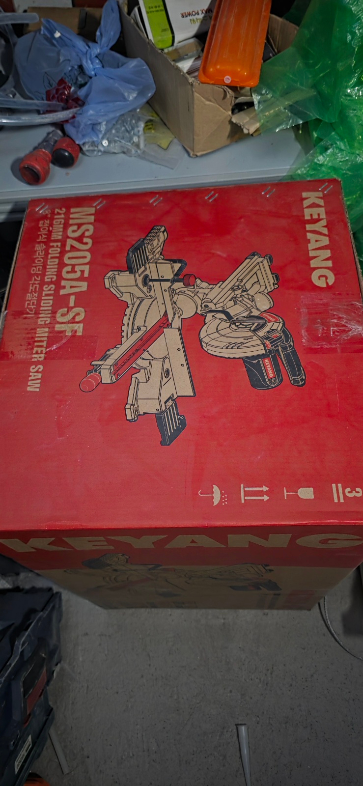 슬라이딩 각도절단기 (박스안뜨든새것) 이미지