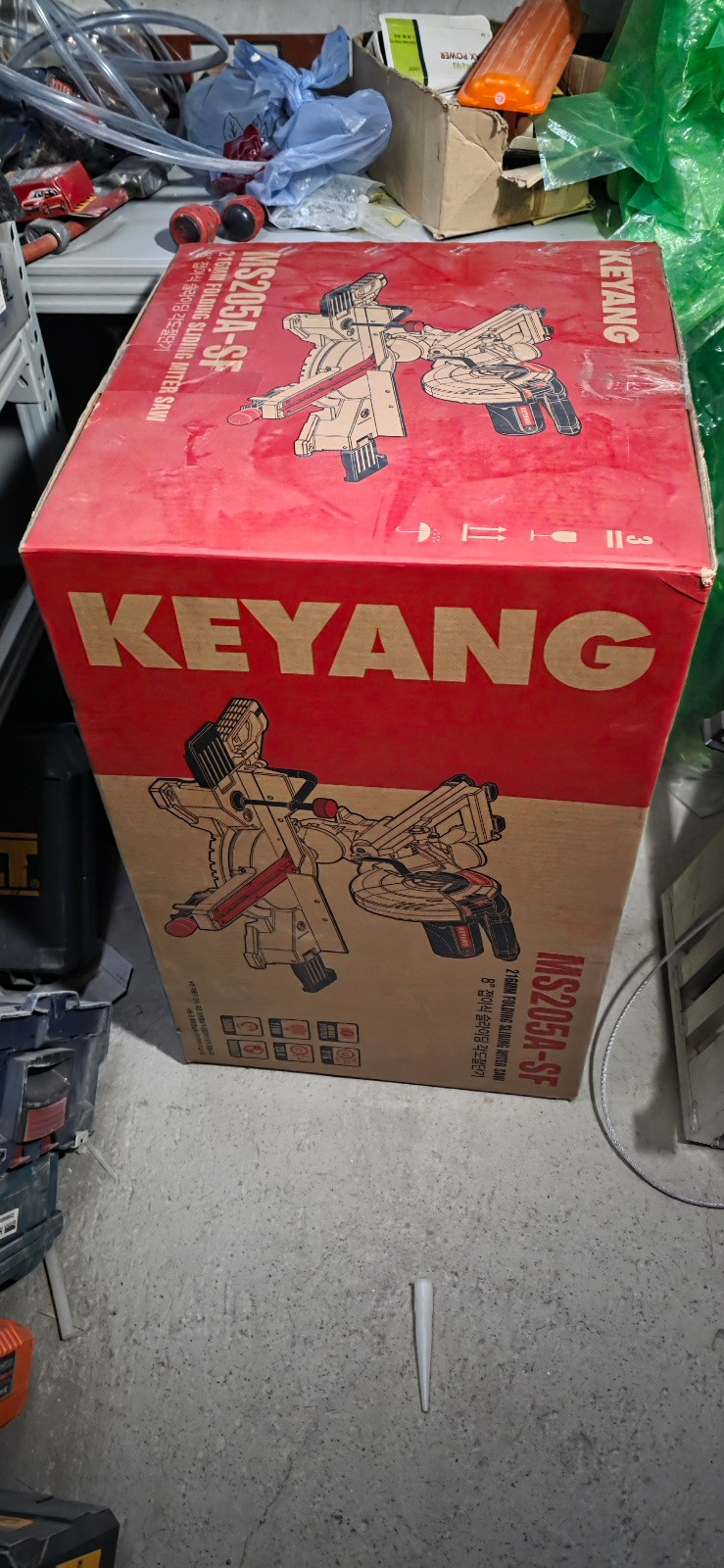 슬라이딩 각도절단기 (박스안뜨든새것) 이미지