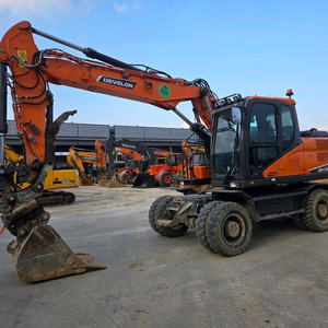 [신품급]굴삭기] 두산DX170W-7 (레벨기/회전링크/집게장착)년식: 2022년가동시간: 5900시간사진: (아 이미지