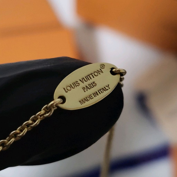 [새상품급/풀구성] 루이비통 에센셜 V 목걸이--5