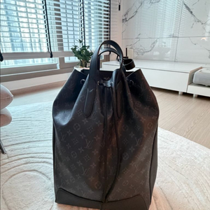 루이비통 M40527 한정판 이클립스 프라그먼트 콜라보 익스플로어 남성백팩