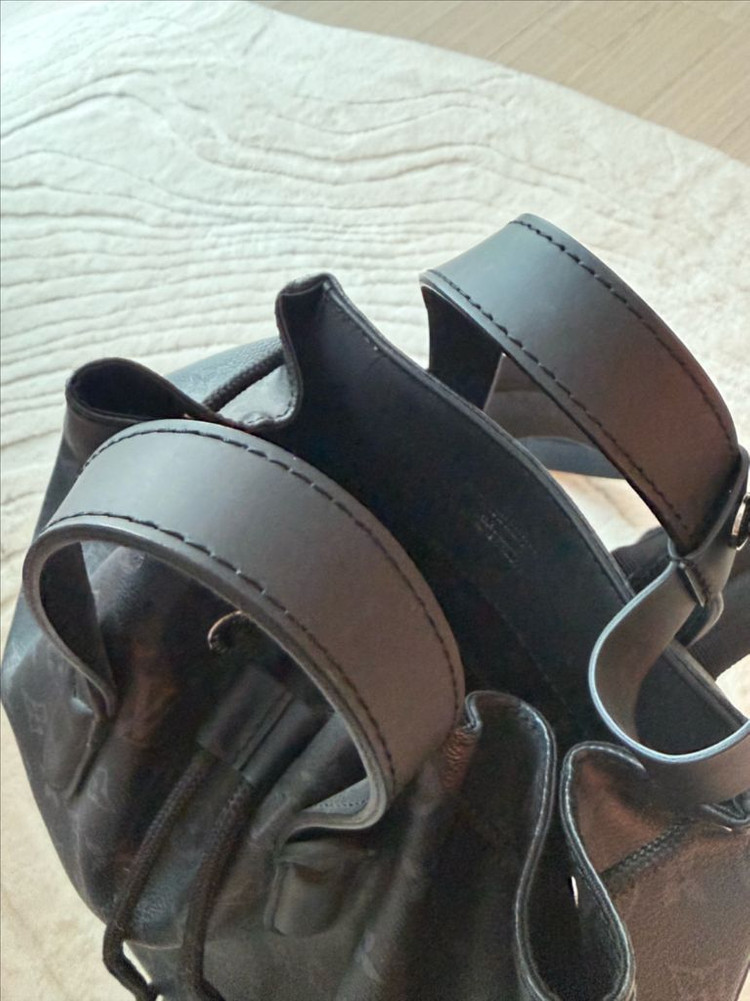 루이비통 M40527 한정판 이클립스 프라그먼트 콜라보 익스플로어 남성백팩--2