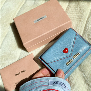 미우미우 마드라스 러브 지갑