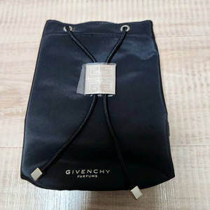 지방시 버킷 스타일 파우치 팝니다