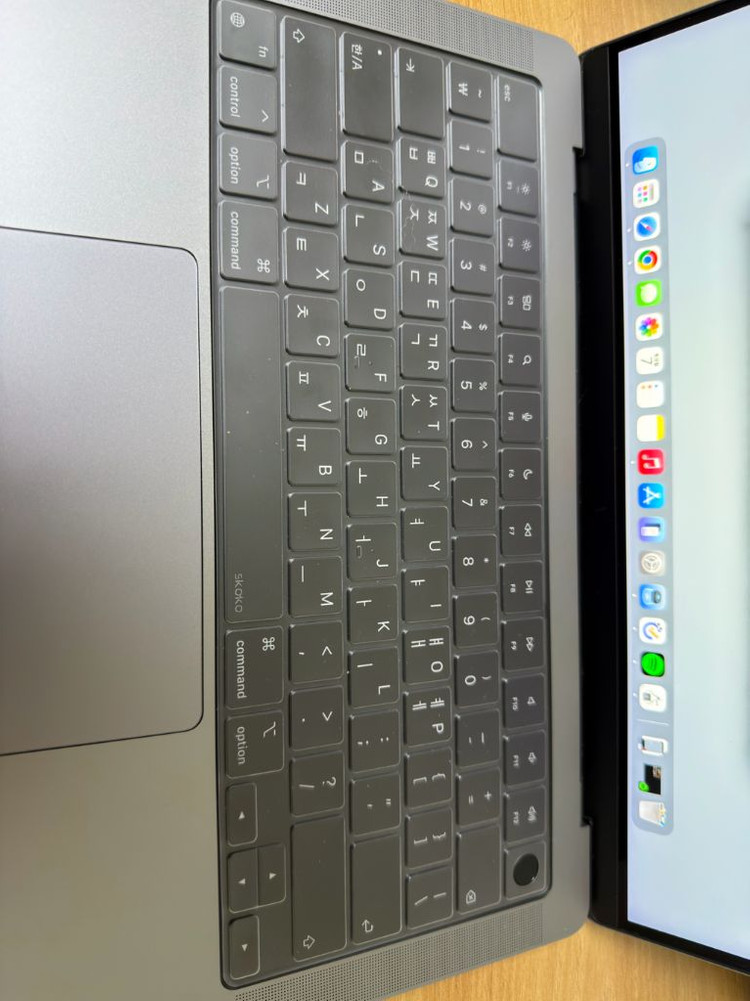 맥북프로 M2 14인치 이미지