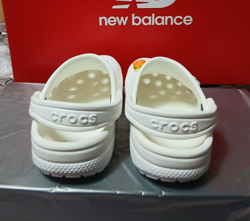 크록스정품 C10 165 클래식클로그화이트 지비츠포함--5