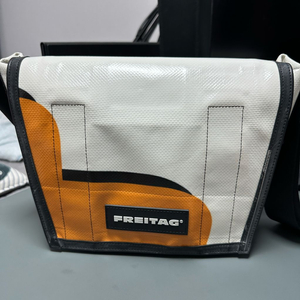 프라이탁 라씨 화이트 디자인 판매합니다. 이미지