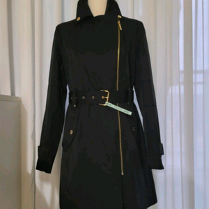 마이클코어스 트렌치코트입니다