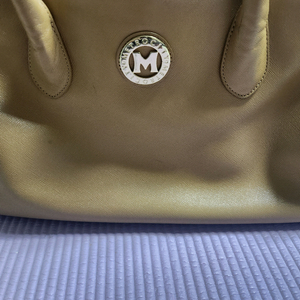 메트로시티사피아노 가죽 핸드백