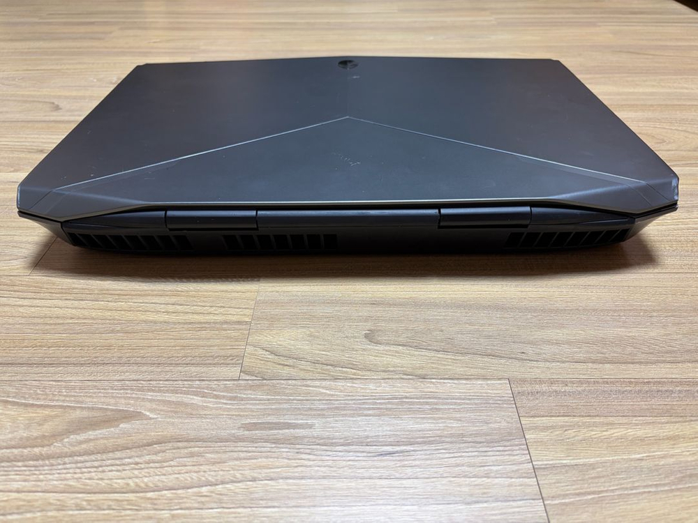 델 에일리언웨어 18 R1 M5000M 이미지