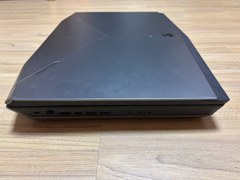 델 에일리언웨어 18 R1 M5000M 이미지