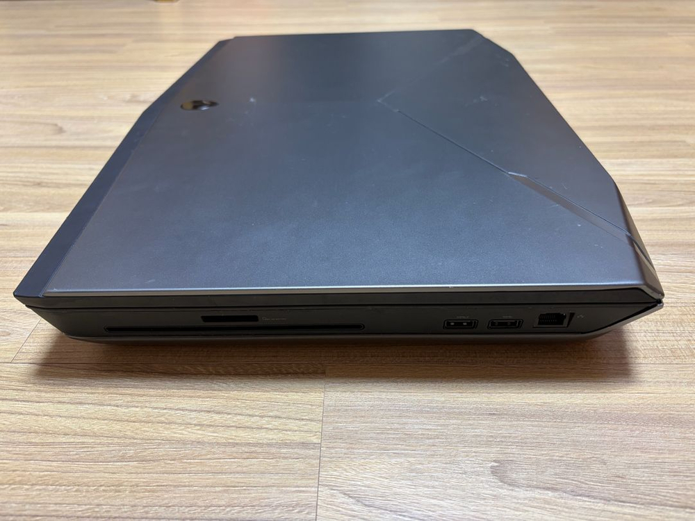 델 에일리언웨어 18 R1 M5000M 이미지