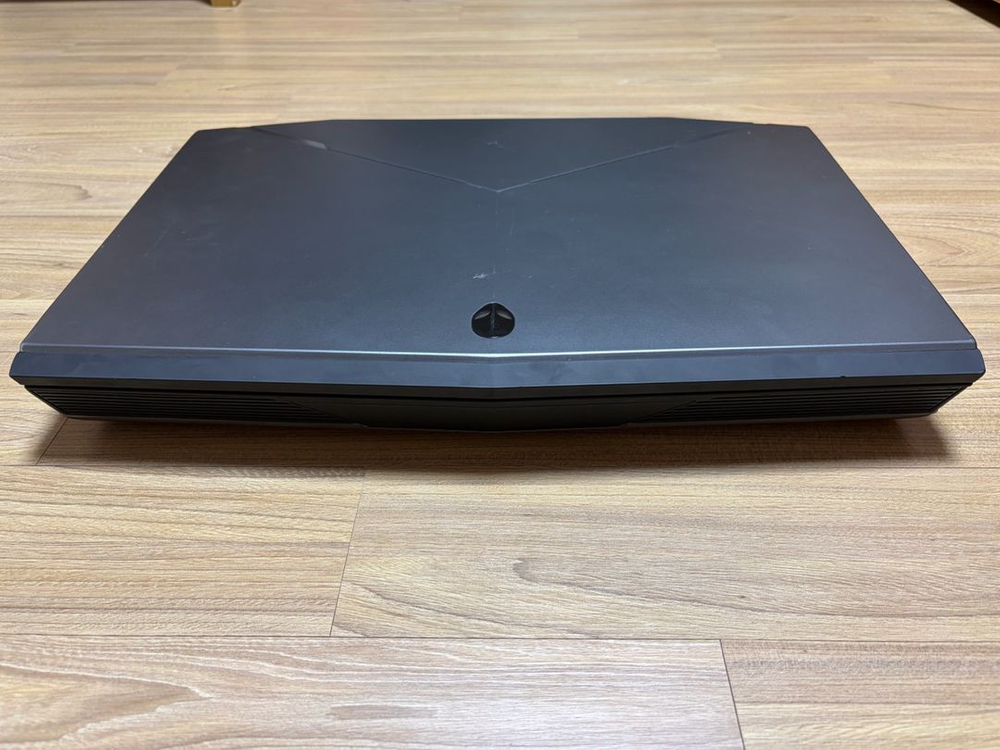 델 에일리언웨어 18 R1 M5000M 이미지