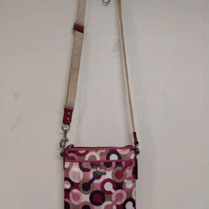 여성 코치 멀티컬러 스윙 미니 크로스백 이미지