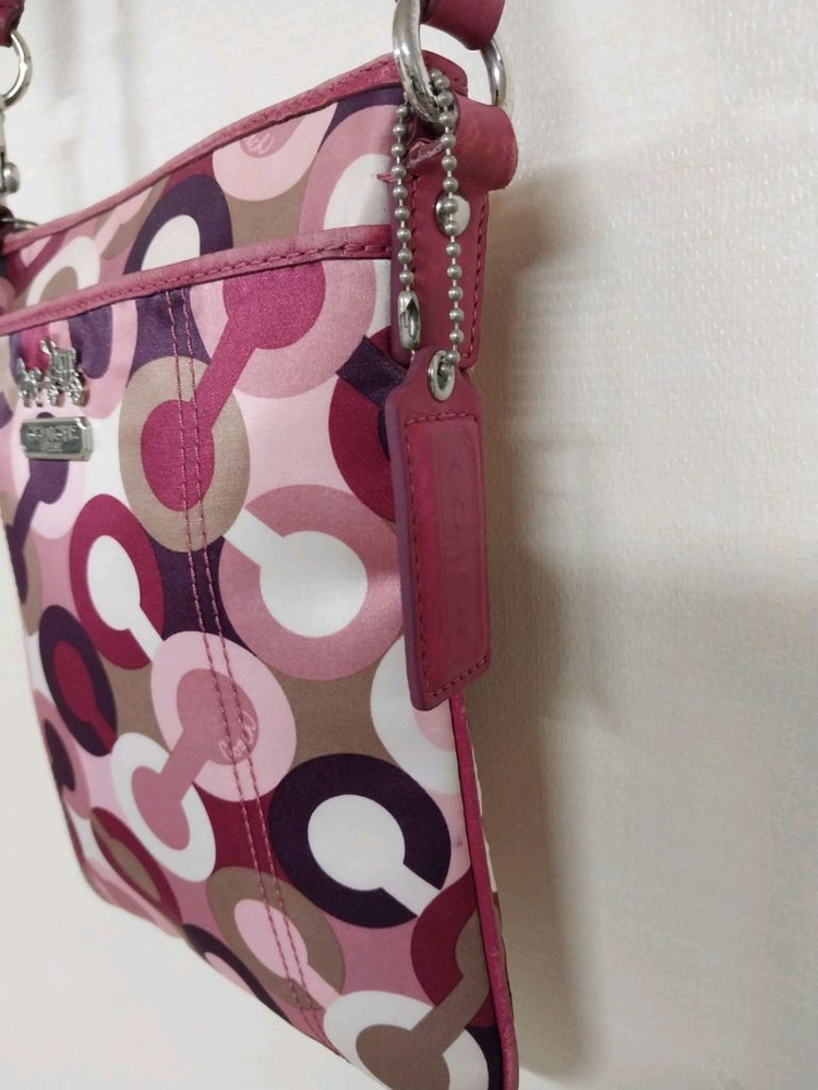 여성 코치 멀티컬러 스윙 미니 크로스백 이미지