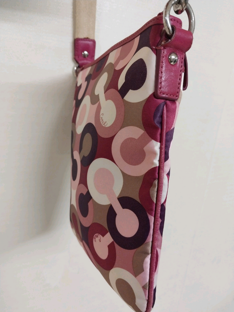 여성 코치 멀티컬러 스윙 미니 크로스백 이미지