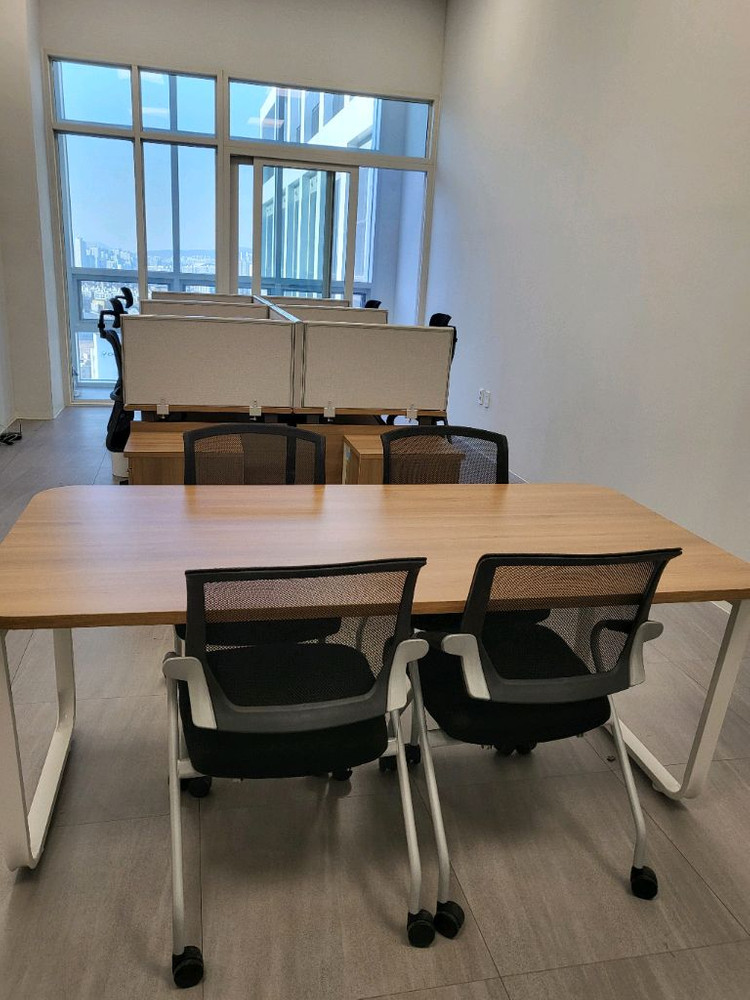 회의용테이블 회의용의자 파티션 책상 의자 원탁 서랍 수납장 책장 포밍탁자 접이식탁자 작업탁자 이미지
