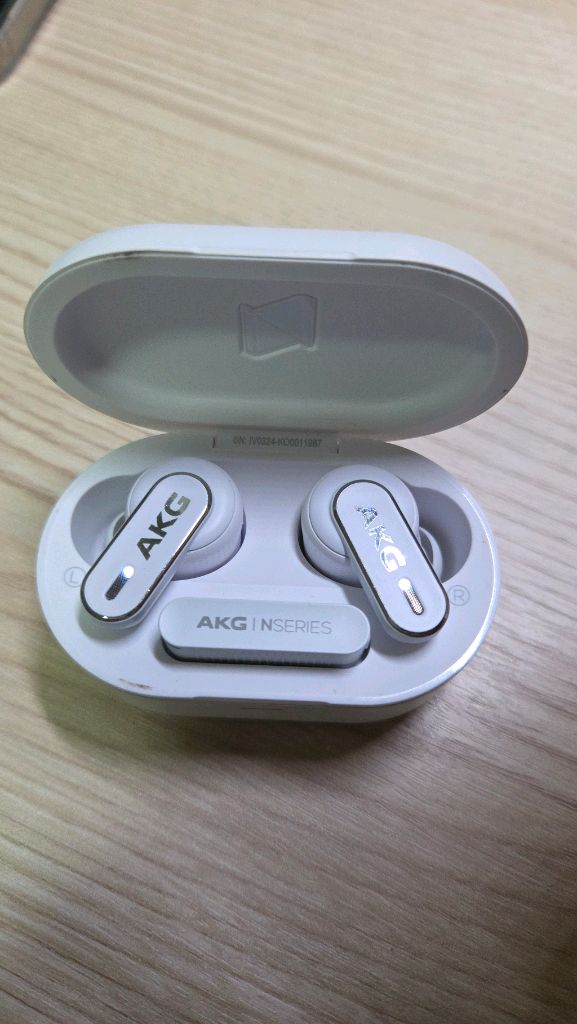 AKG N5 하이브리드 블루투스 이어폰 화이트 이미지