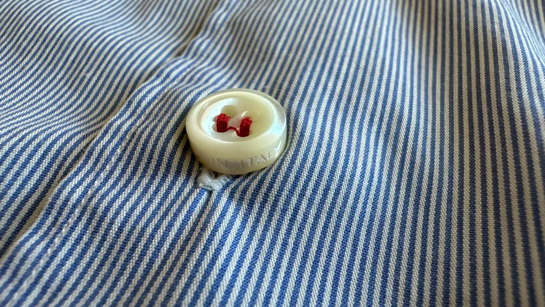 디스퀘어드 DSQUARED 셔츠 남방 정장 슈트 신사 정품 새상품급44사이즈슬림하지 않아요레이저 각인 단추드레스 캐--9