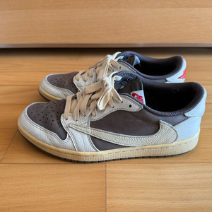 조던 트레비스스캇 리버스모카 세일앤리저록 265사이즈 트래비스 스캇 나이키 디올 사카이 운동화크림시세 2백대인듯사용