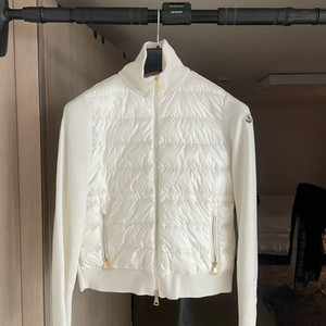 몽클레어 여성 니트가디건패딩 xs사이즈 25년구매