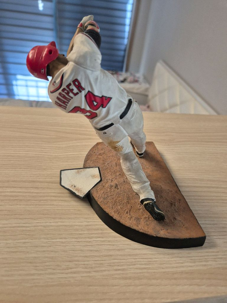 [정품] 맥팔레인 MLB 시리즈 31 브라이스 하퍼 피규어 (배트 분실)--2