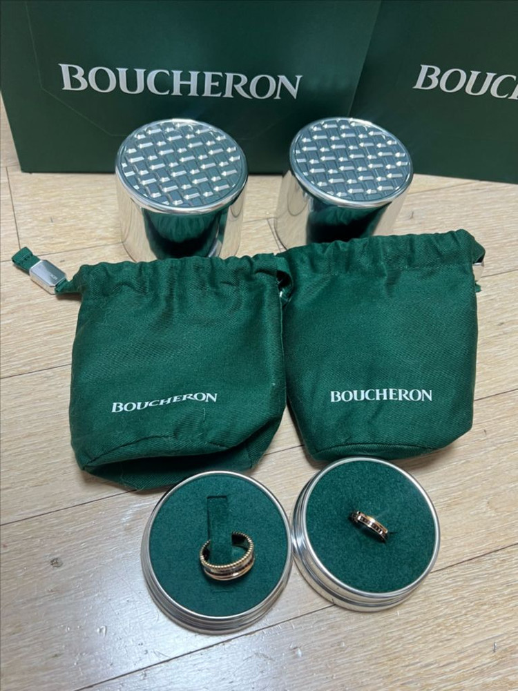 부쉐론 콰트로 기본 한개씩 반지 케이스 두세트 쇼핑백 두개 반지포함x--1