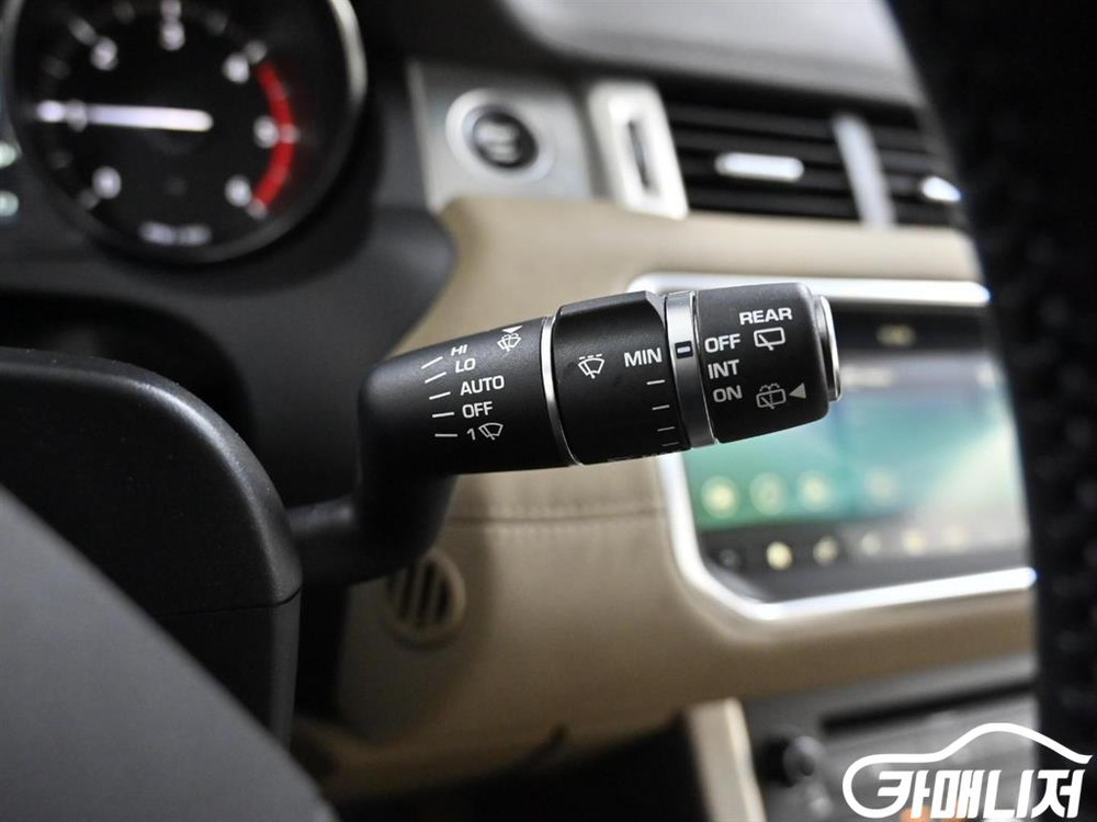 [랜드로버]레인지로버 이보크 2.0 TD4 SE (5인승) #3월급매--7