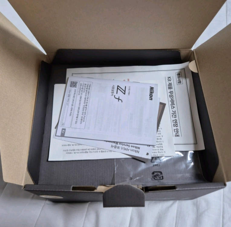 니콘 zf 풀프레임 미러리스 카메라 40mm 렌즈 판매--5