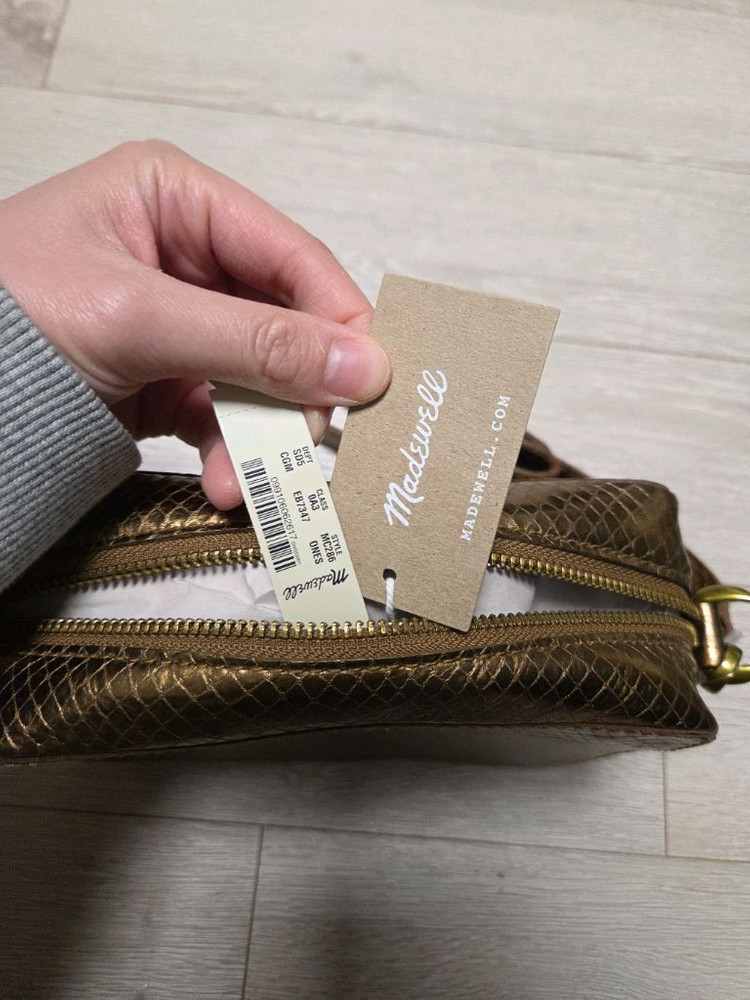 (새상품) 메이드웰 골드 소가죽 카메라백--6