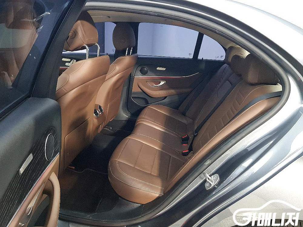 [벤츠]E-클래스 W213 E220d 4MATIC 아방가르드 #3월급매--8