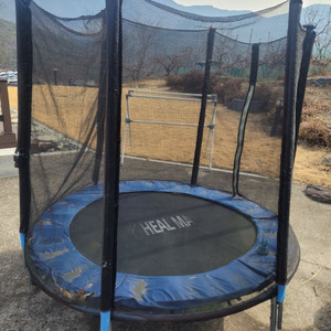 야외 트램폴린과 스텝2미끄럼틀