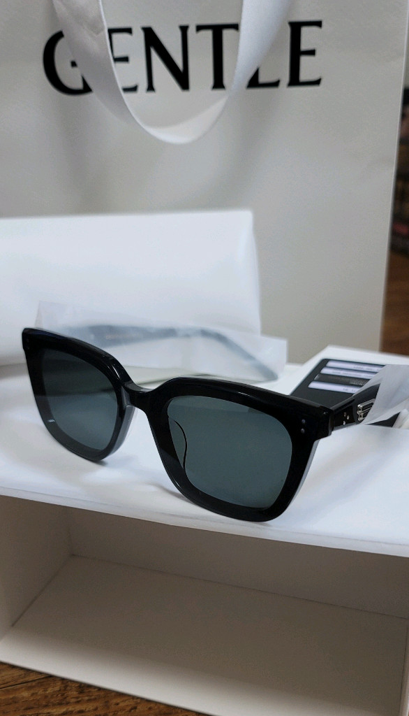 젠틀몬스터 tote-01 선글라스 (보증서포함)--1