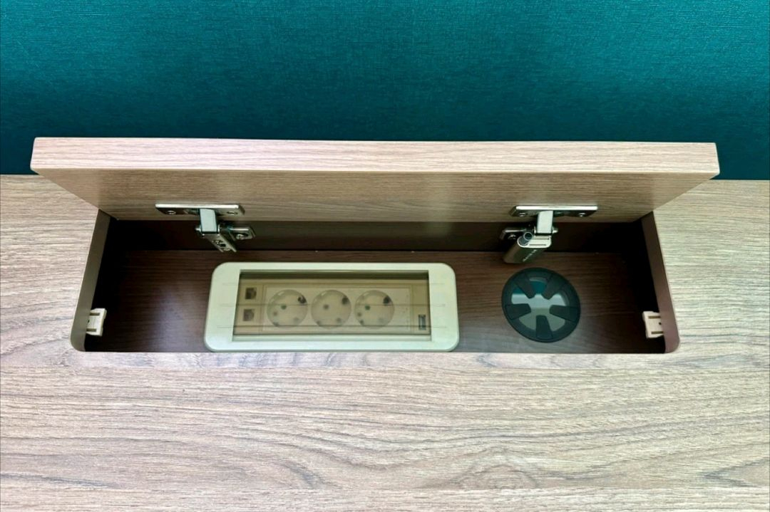 리바트 원목 책상 이미지