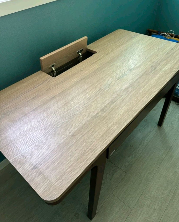 리바트 원목 책상 이미지