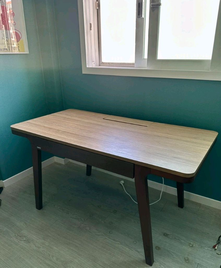 리바트 원목 책상 이미지