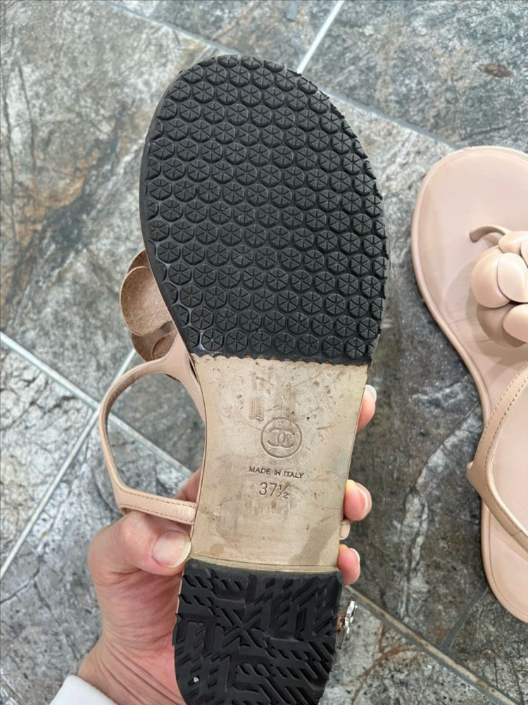 샤넬 까멜리아 샌들 이미지