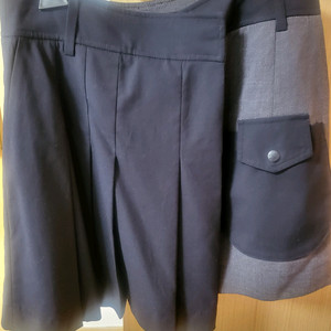 럭키슈에뜨 주름팬츠팝니다