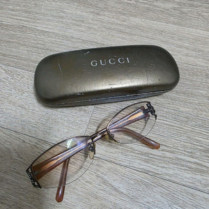 구찌 안경 이미지