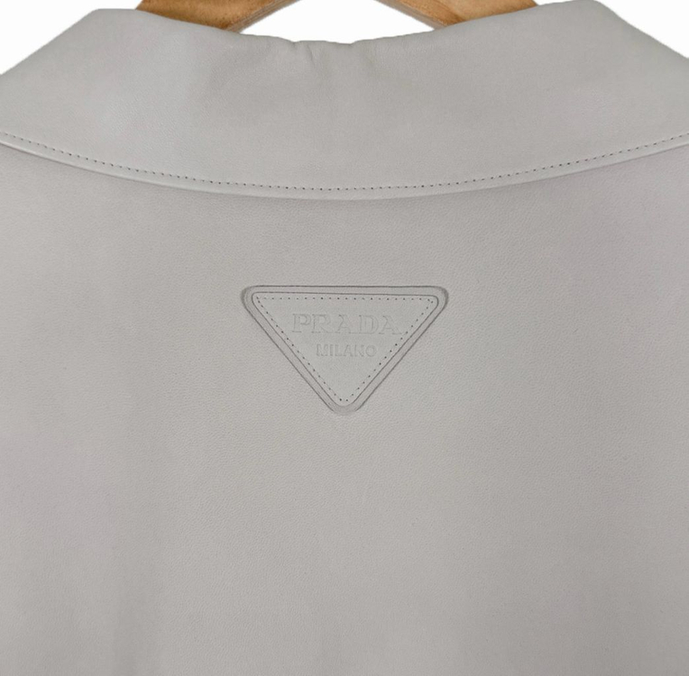 [50] 프라다 남성 나파 레더 삼각로고 램스킨 반팔 셔츠 자켓 베이지--4