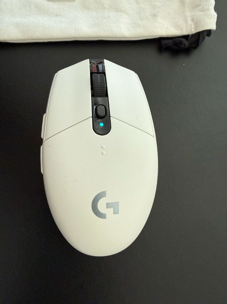 로지텍 로지아이 마우스 G304 게임 게이밍 게이머 정품 새상품급개인입니다가까운곳은 2만원추가시 집 문앞에 놓아드려--6